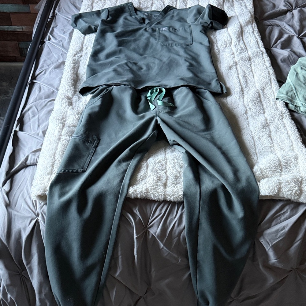 Figs Charcoal Scrub Top